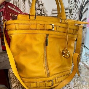 Michael Kors Kingsbury Leather bucket bag
